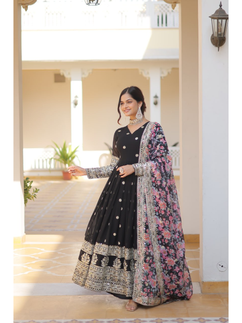 Wear a Plain Suit with Heavy Dupatta to Look Nothing Short of Perfect at  the Wedding! | Heavy dupatta, Anarkali suit, Floor length